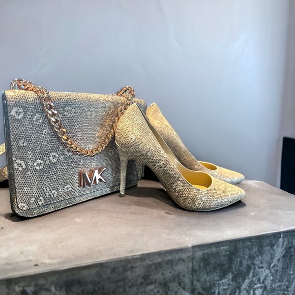 New MICHAEL KORS Oyster Mott Cross Body purse with matching shoes size 7 1/2 - Picture 1 of 17